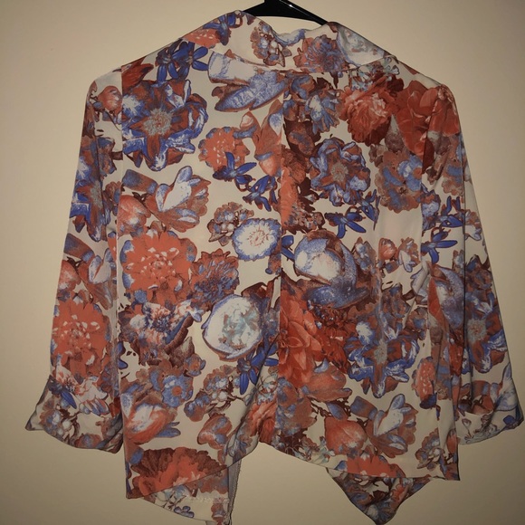 Floral lightweight blazer❤️ - Picture 3 of 3